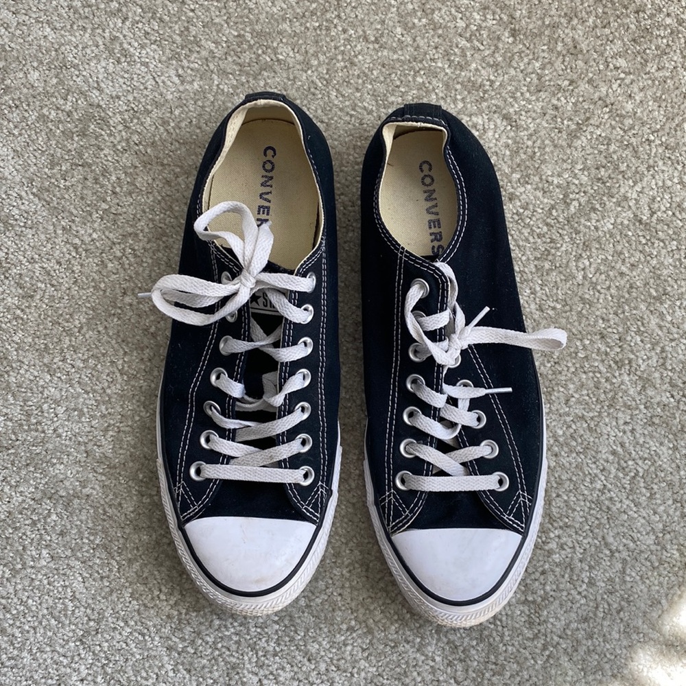 Men’s size 10 black converse